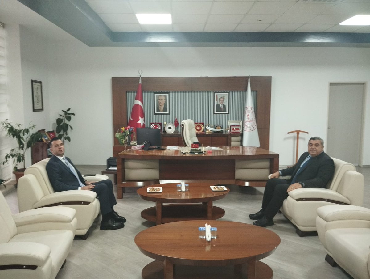 Sinanpaşa Kaymakamı Emrah Aslan, İl Milli Eğitim Müdürü Miraç Sünnetci'yi Ziyaret Etti