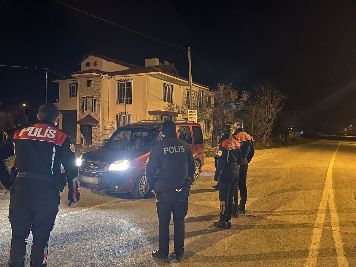 Afyonkarahisar'da Kapsamlı Huzur Uygulaması: 186 Kişi ve 109 Araç Sorgulandı