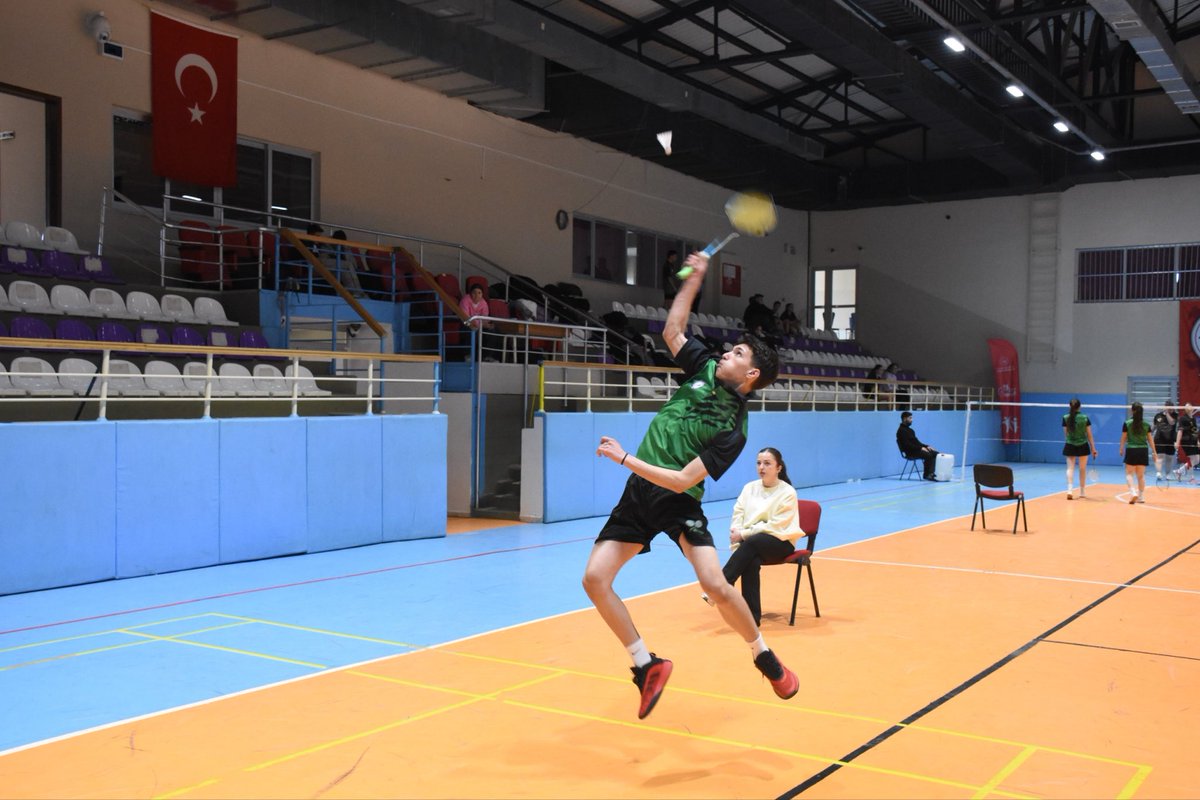 Afyonkarahisar'da Gençler Badminton Müsabakaları Coşkuyla Tamamlandı