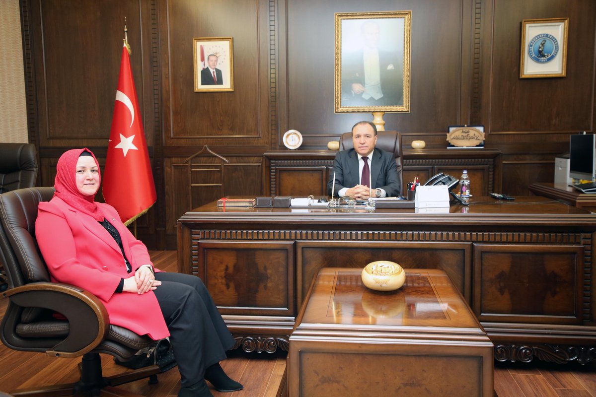 Aile Danışmanı Müjgan Gölçük Yağcı, AKÜ Rektörü Prof. Dr. Mehmet Karakaş'ı Ziyaret Etti