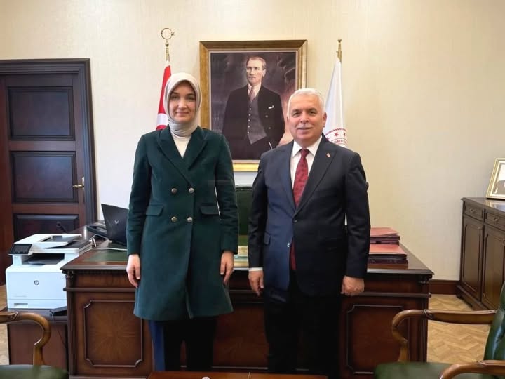 Afyonkarahisar Valisi Yiğitbaşı, Eski Vali Aziz Yıldırım'ı Tebrik Etti