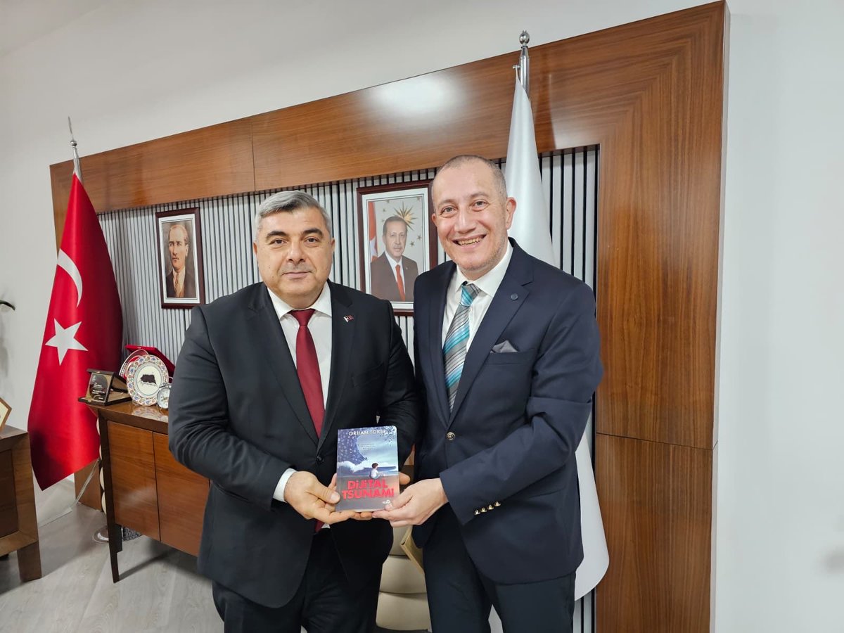 Eğitimci Yazar Orhan Toker, Afyonkarahisar İl Milli Eğitim Müdürü'nü Ziyaret Etti
