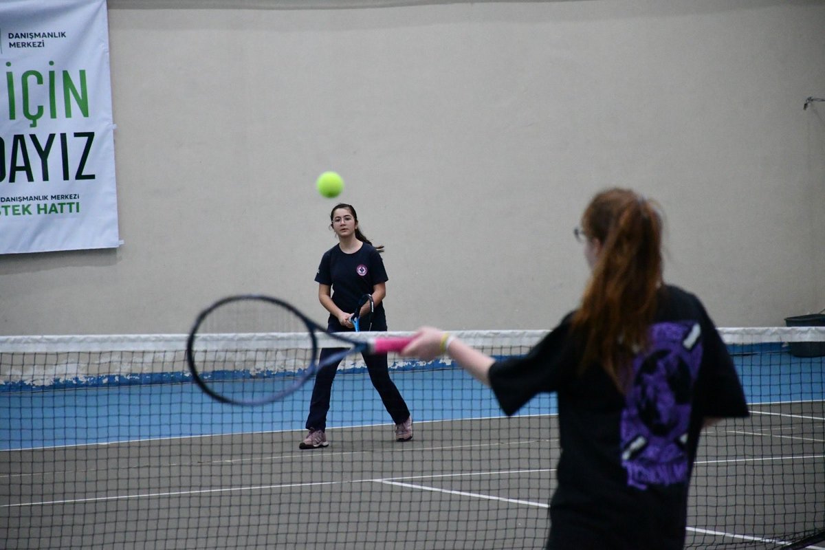 Afyonkarahisar'da Gençler ve Yıldızlar Tenis Müsabakaları Başladı