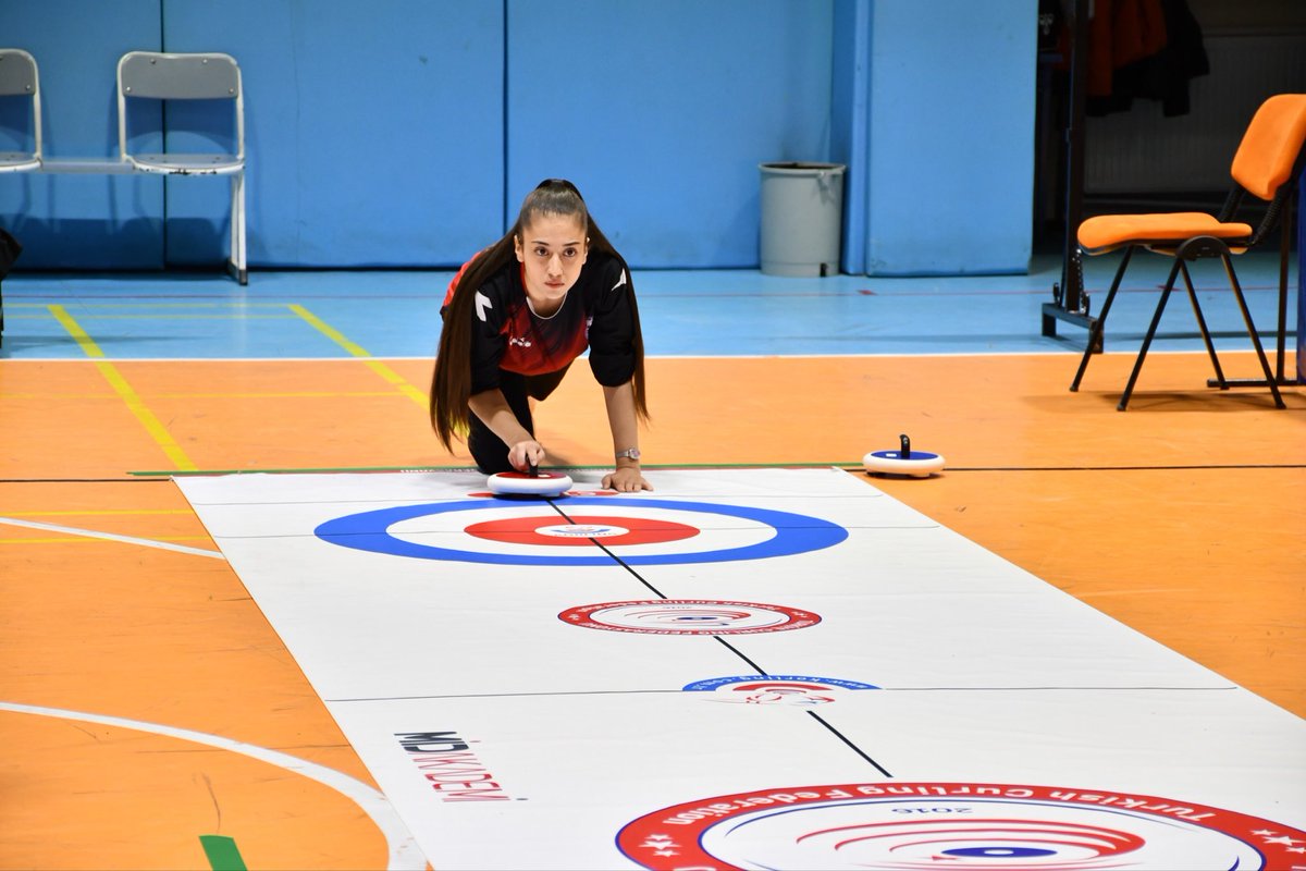 Afyonkarahisar'da Floor Curling Gençler Müsabakaları Başladı
