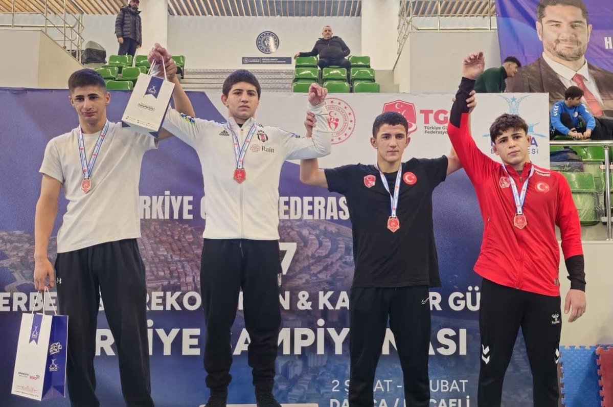 Afyonkarahisar Güreşçileri U17 Türkiye Şampiyonası'ndan 7 Madalyayla Döndü