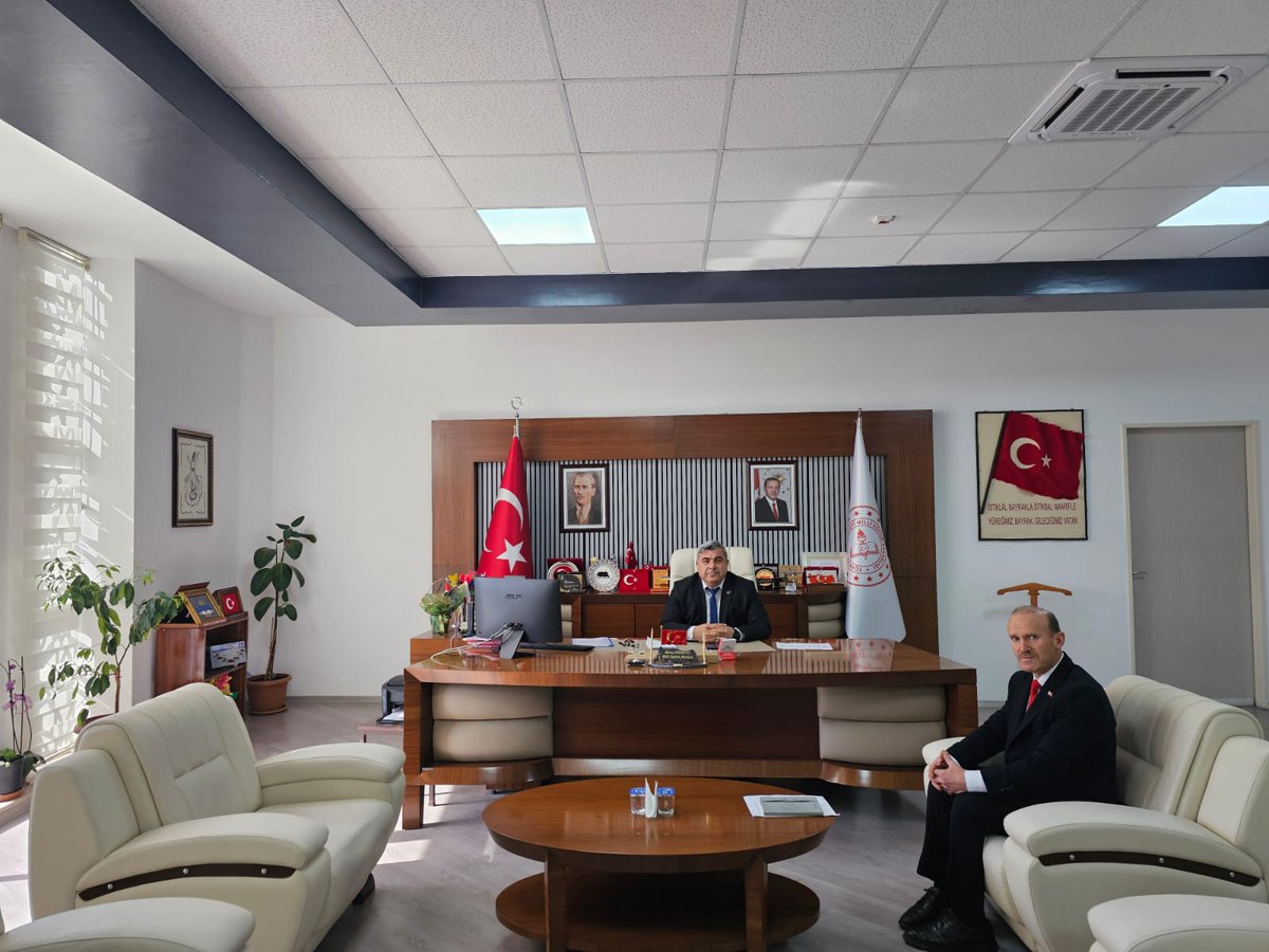 Hocalar İlçe Milli Eğitim Müdürü Nazif Sarı, Afyonkarahisar İl Milli Eğitim Müdürü Miraç Sünnetci'yi Ziyaret Etti