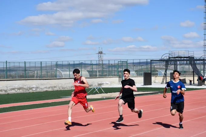 Afyonkarahisar'da Okul Sporları Atletizm Müsabakaları Sona Erdi