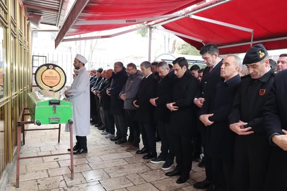 Afyonkarahisar'da Ramazan Bayramı Coşkusu: Vali Aktaş, Tarihi Taş Medrese'de Protokol ve Vatandaşlarla Buluştu