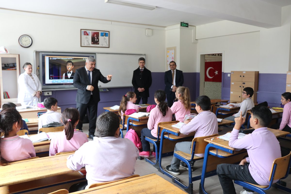 Afyonkarahisar'da Öğrencilerle Oyun, Öğretmenlerle Gönül Buluşması