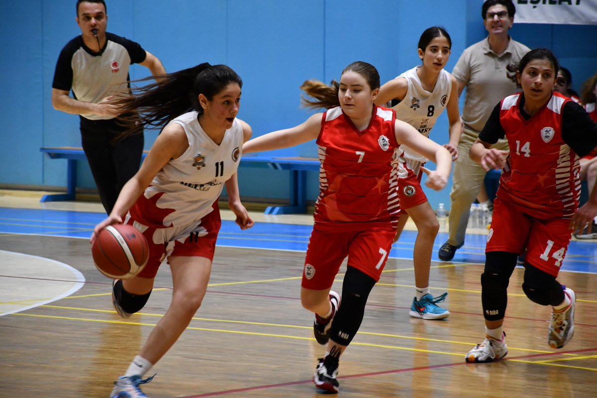 Afyonkarahisar'da Basketbol Yarı Finalleri Tamamlandı: Bursa Yolculuğu Başlıyor!