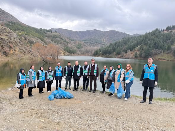 AK Parti Afyonkarahisar'da Sıfır Atık Günü'nde Çevre Temizliği Etkinliği Düzenledi