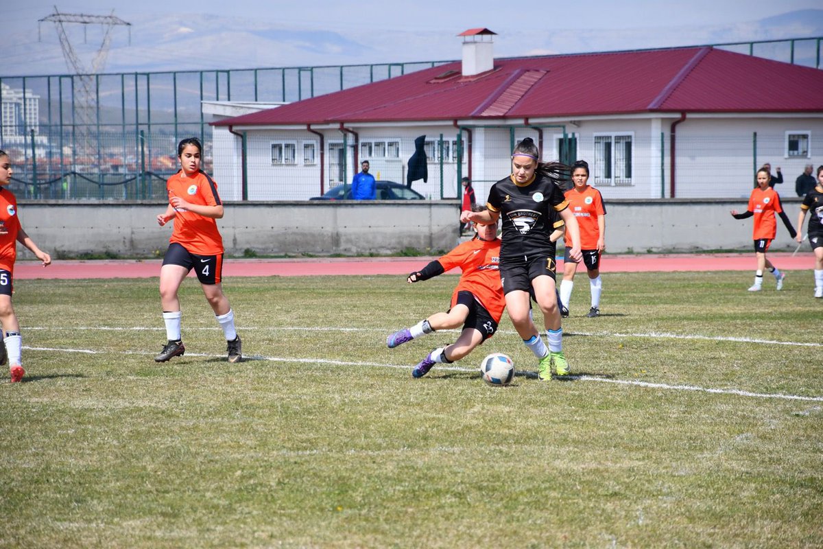 Afyonkarahisar'da Genç Yıldızlar Futbol Yarı Finalinde Yarışıyor