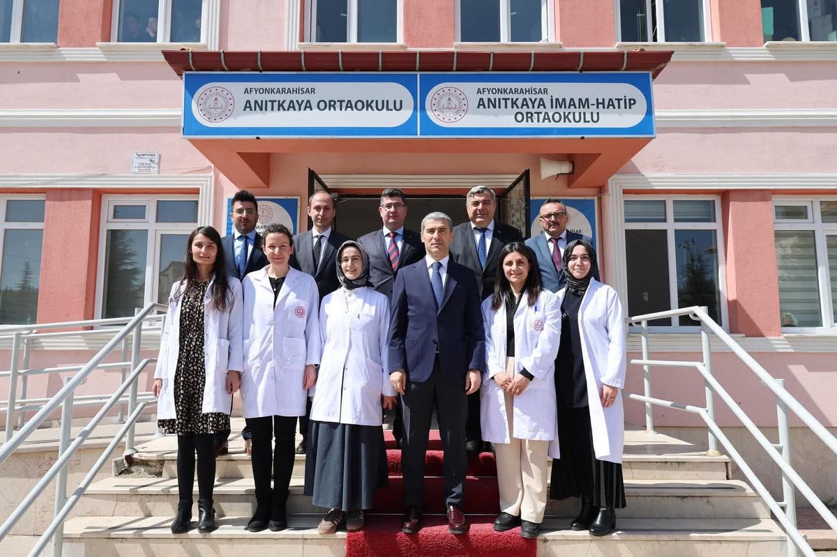 Afyonkarahisar Valisi Dr. Naci Aktaş'tan Öğrencilere Başarı Mesajı