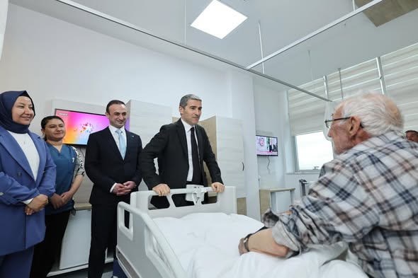 Afyonkarahisar Valisi Aktaş, İscehisar'daki Hastane Ziyaretinde Sağlık Çalışanlarına Teşekkür Etti