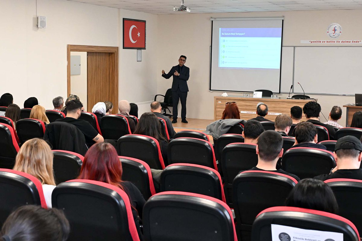 AKÜ'de Turizmin Dijital Geleceği Masaya Yatırıldı