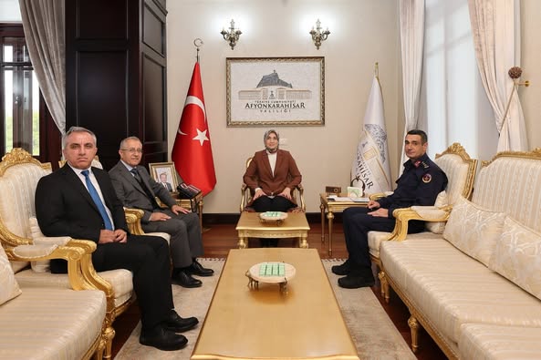 Afyonkarahisar Valisi Yiğitbaşı'na Jandarma Asayiş Vakfı Onursal Başkanlığı Kimliği Takdim Edildi