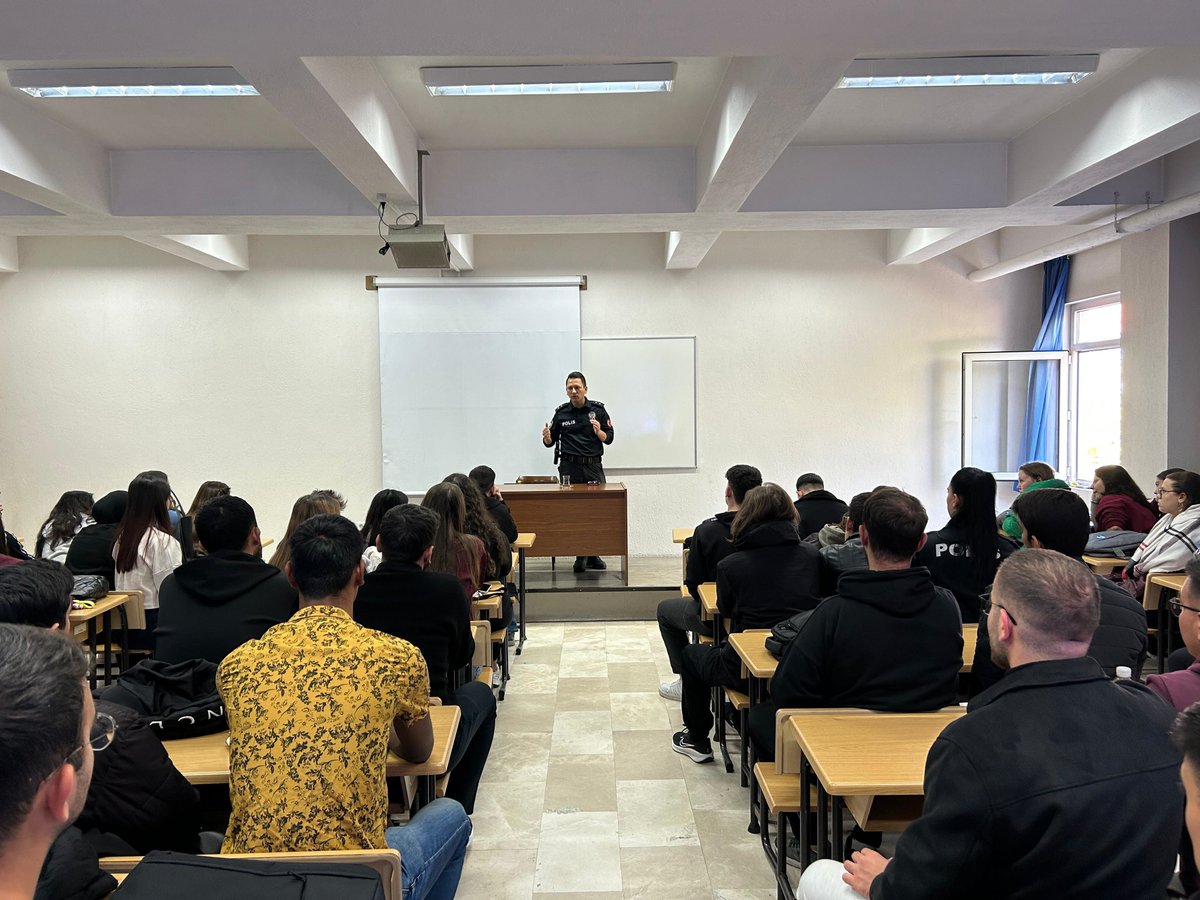 Afyonkarahisar'da Üniversite Öğrencilerine KADES ve Güvenlik Eğitimi