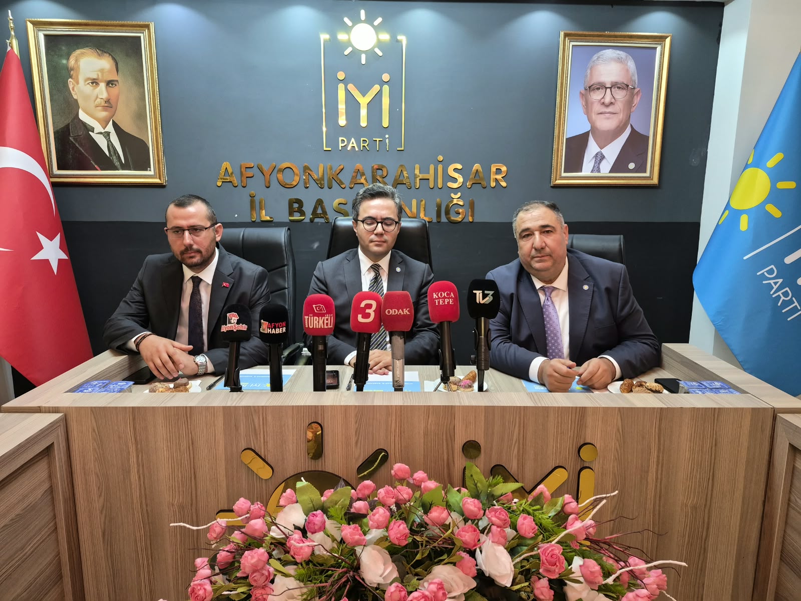 İYİ PARTİ’DEN AFYONKARAHİSAR’DA ÇOK SERT MESAJLAR: “BU MİLLETİN HAKKINI MECLİSTE DE MEYDANLARDA DA SAVUNACAĞIZ”