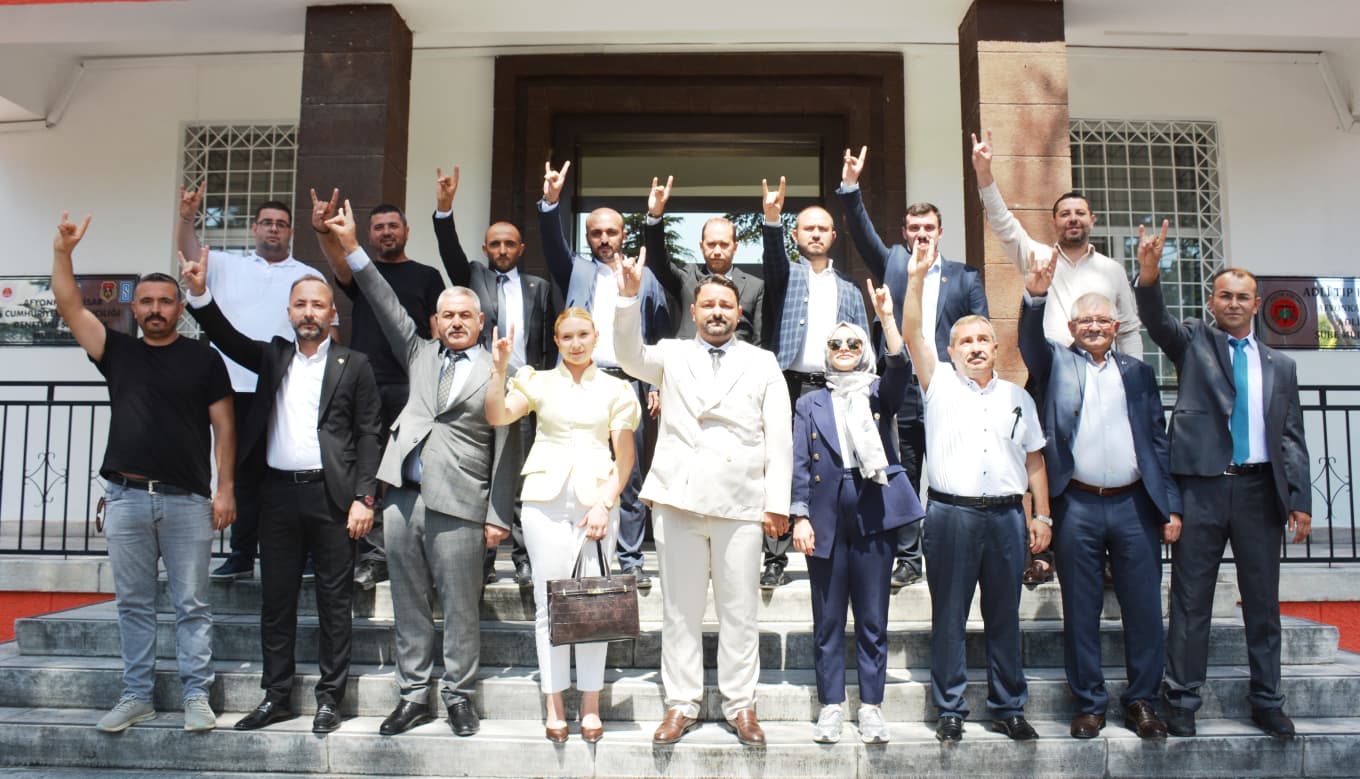 MHP Merkez İlçe Başkanı İlker Celep mazbatasını aldı