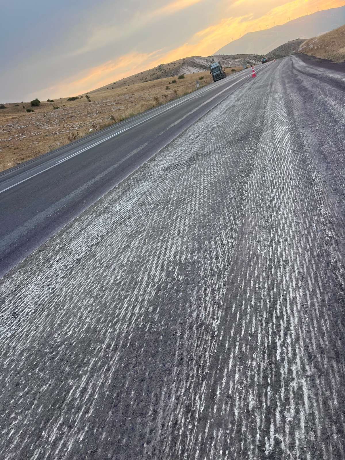MEŞHUR MOR YOL SORUNU SONA ERDİ; AYRINTILARI MURAT AKARÇAY ARAŞTIRDI