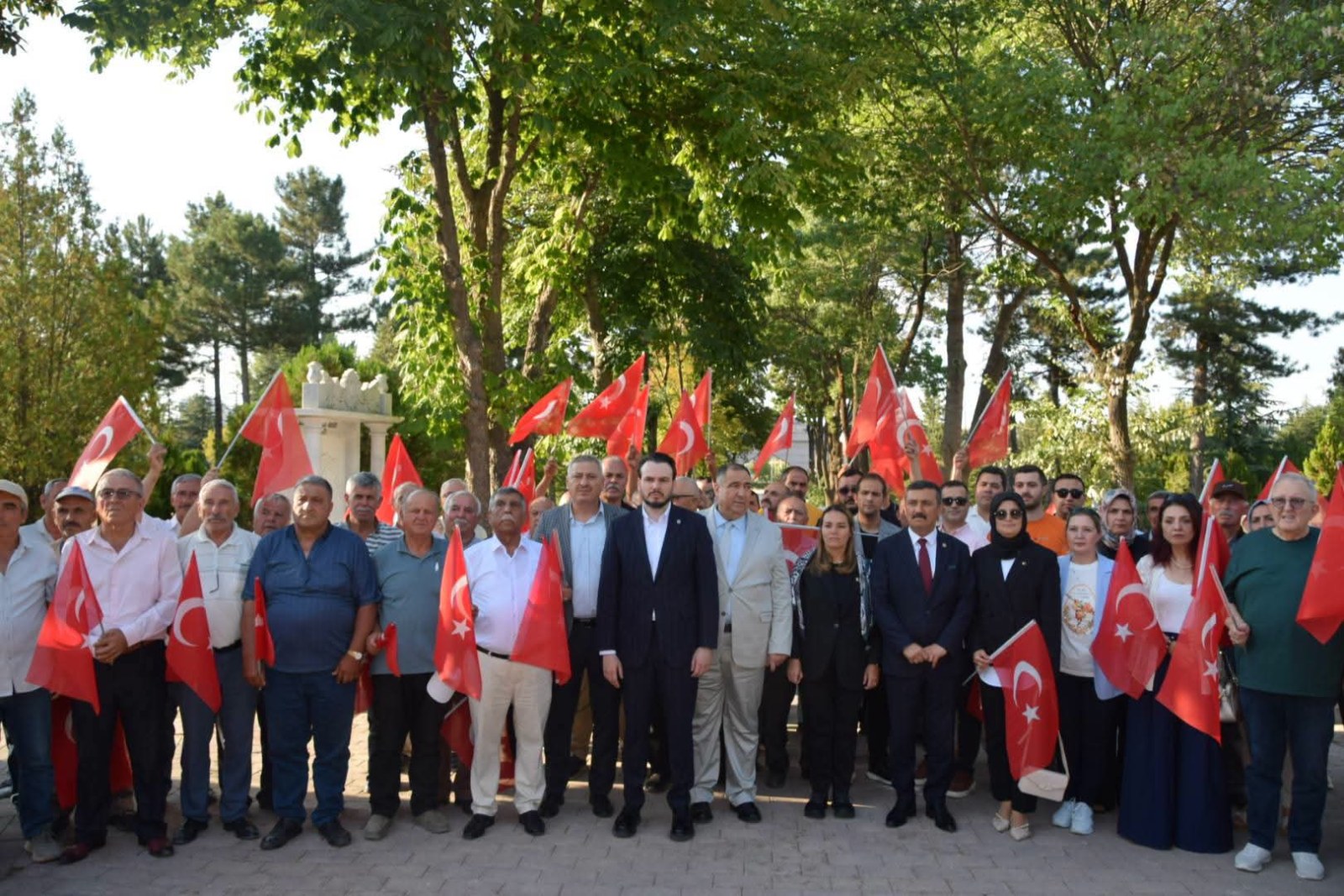İYİ PARTİ GENEL MERKEZ HEYETİ HAVA ŞEHİTLİĞİ’Nİ ZİYARET ETTİ