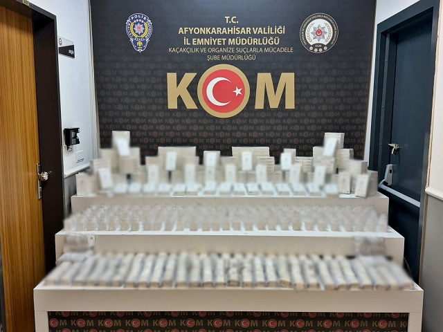 BOLVADİN’DE KAÇAKÇILIK OPERASYONU: ARAÇTAN 1.325 ELEKTRONİK ÜRÜN ÇIKTI!