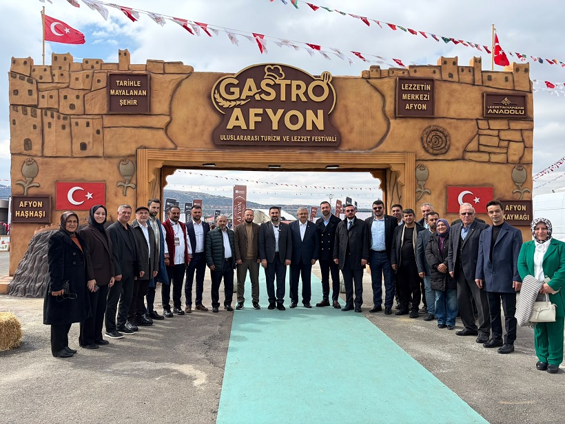 YURDUNUSEVEN GASTRO AFYON’DA ÖNLÜĞÜ TAKTI, LEZZETLERİ KENDİ ELLERİYLE İKRAM ETTİ!