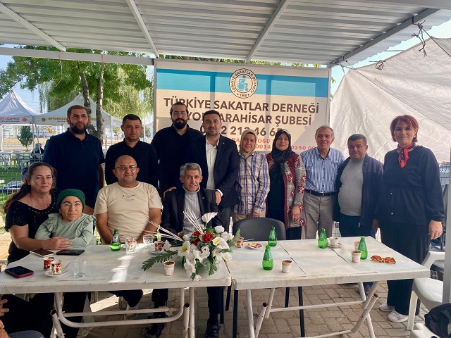 AFYONKARAHİSAR’DA KATMER PİKNİĞİNDE GÖNÜLLER BİRLEŞTİ: İHSAN AYRANCI DUALARLA ANILDI!